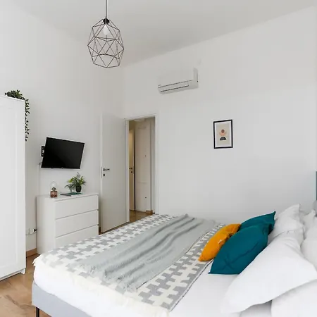 The Best Rent - Cozy Two-Bedroom Apartment Near Colonne S Lorenzo Milan Exterior photo
